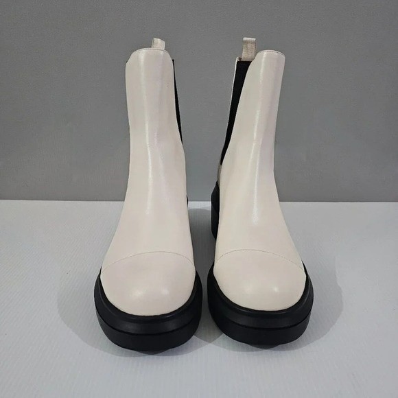 NEW Stuart Weitzman Norah Ankle Boot Women 9.5 WIDE Oat Leather Chelsea Lug Sole - Picture 4 of 15